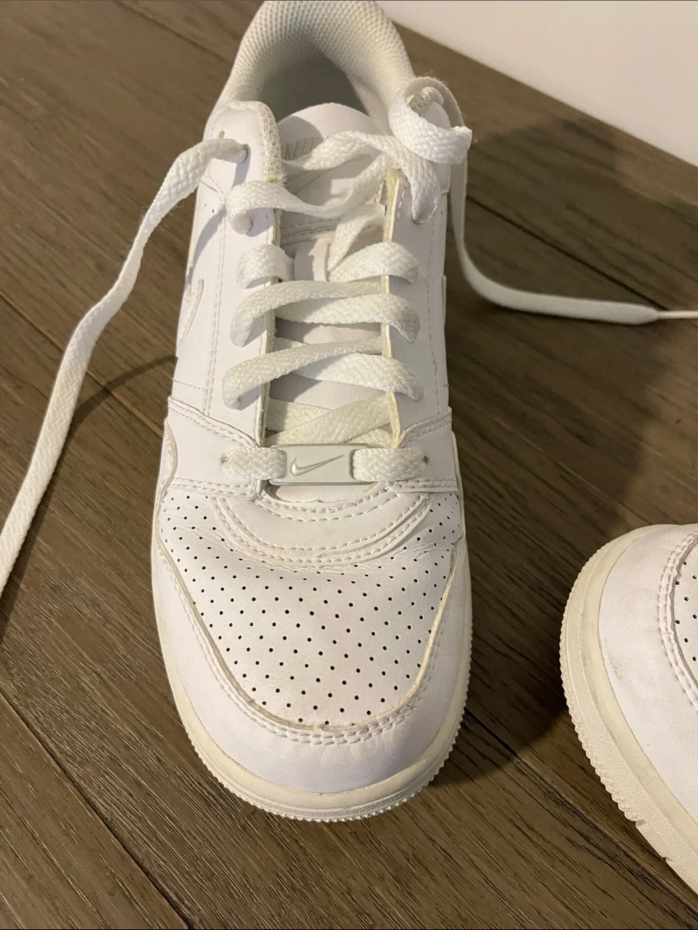 Nike Youth Size 6Y White Low-Top Leather Sneakers